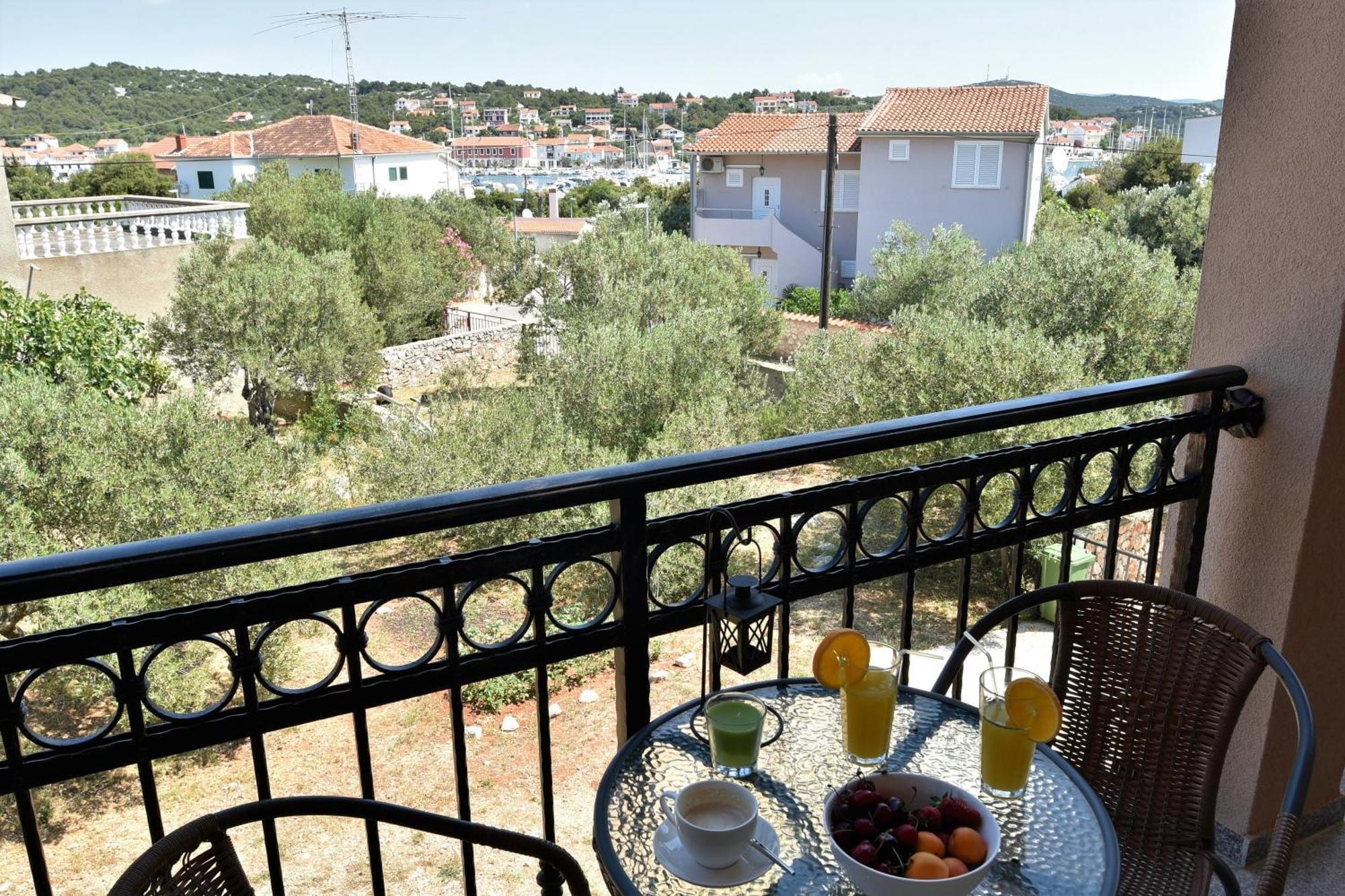 Apartmani Natasa Nino Jezera, Murter Habitación foto
